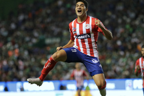 Nicolás Ibáñez festeja un gol con el Atlético de San Luis