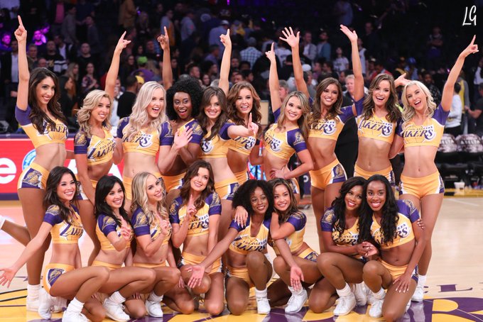 Las animadoras de los Lakers