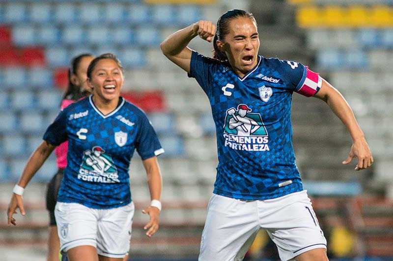 Mónica Ocampo festeja su gol contra Tigres