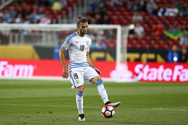 Gastón Silva en un partido con la Selección de Uruguay