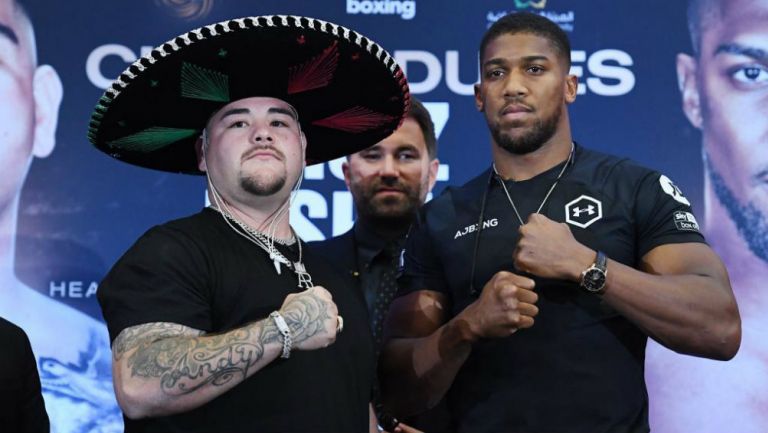 Andy Ruiz en presentación con Anthony Joshua