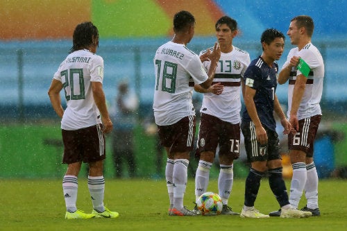 Jugadores del Tri Sub 17 durante un partido del Mundial ante Japón