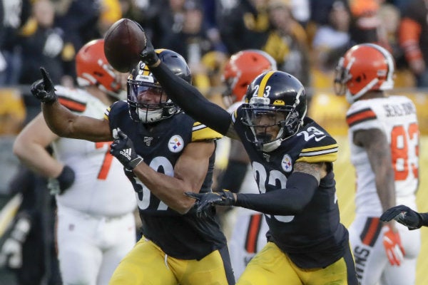 Joe Haden celebrando ante Browns