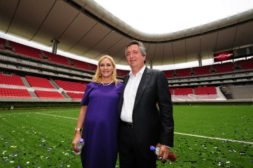 Angélica Fuentes y Jorge Vergara en el Estadio Akron
