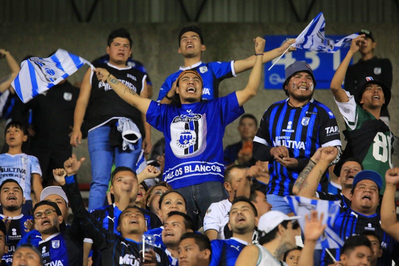 Afición de Gallos en un juego de su equipo