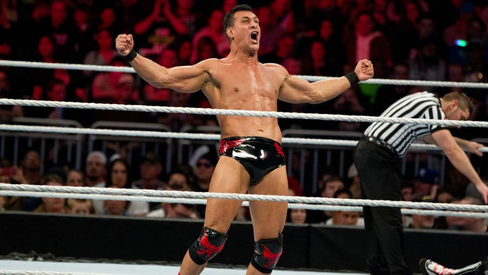 El Patrón en una de sus peleas en WWE