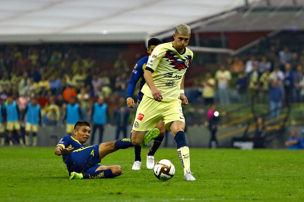 El volante argentino en el duelo ante Morelia