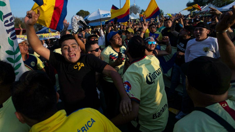 Aficionados del América previo al partido