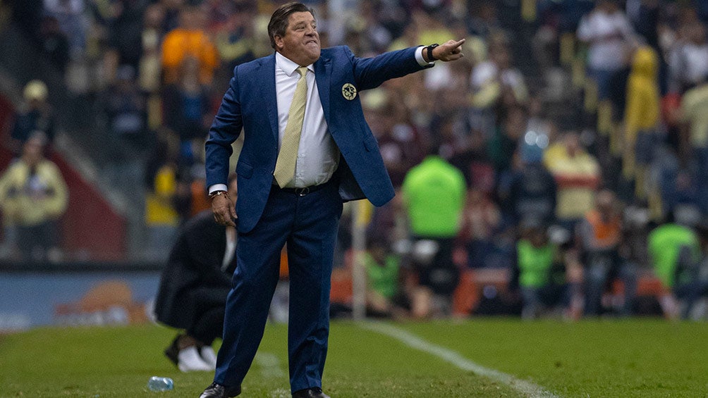 Piojo Herrera, durante el duelo ante Monarcas en el Estadio Azteca