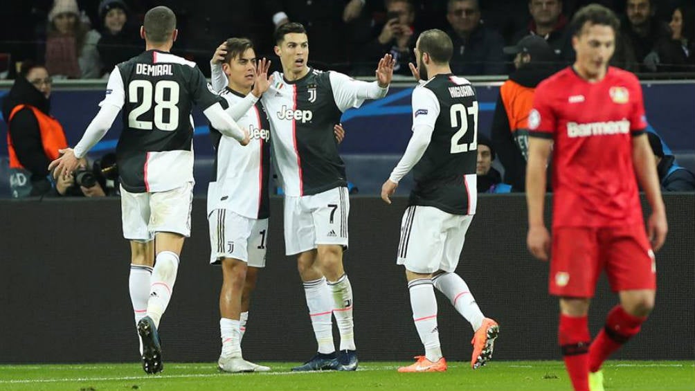 Cristiano y compañeros celebrando el primer gol 