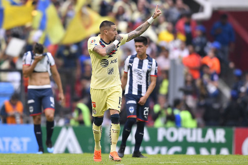 Nico Castillo festeja un gol ante Rayados