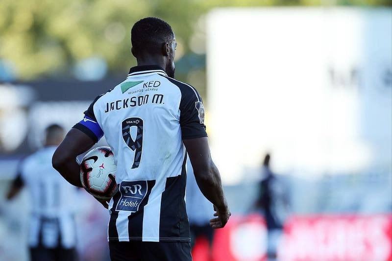 Jackson Martínez en partido con el Portimonense