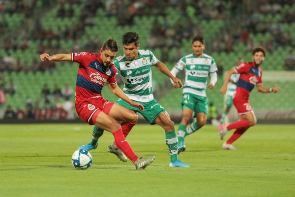 Josecarlos Van Rankin celebrando una anotación con Chivas