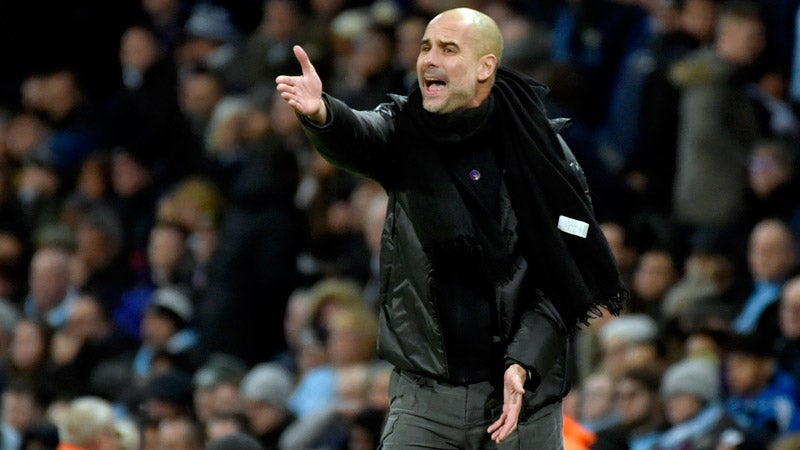 Pep Guardiola durante un duelo del Manchester City 