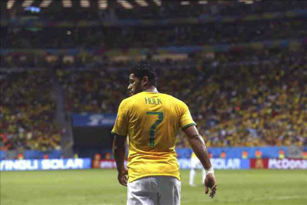 Hulk en acción con la selección de Brasil