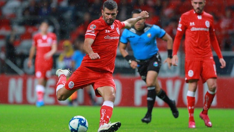 Emmanuel Gigliotti durante un duelo con Toluca 