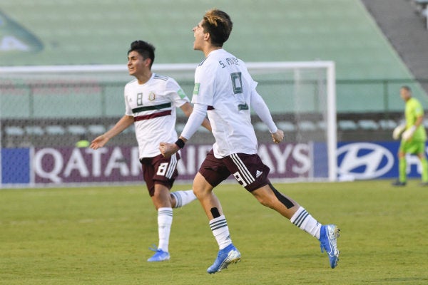 Santiago Muñoz celebrando su anotación ante Japón