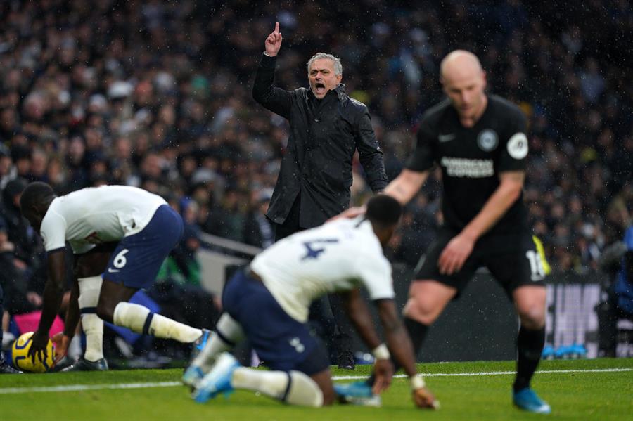 Mourinho se molesta tras una acción sobre su jugador