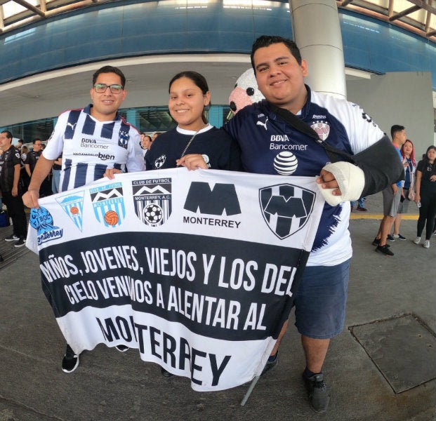 Afición de Rayados en Aeropuerto de Monterrey