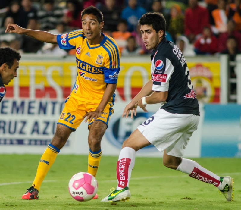 El delantero mexicano en juego con Tigres