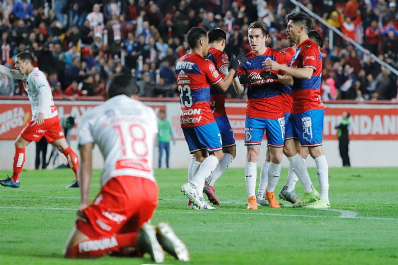 Los jugadores de Guadalajara celebran la victoria ante Necaxa