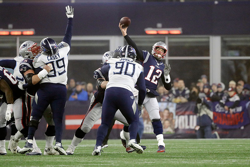 Tom Brady, en acción con los Patriots en Playoffs