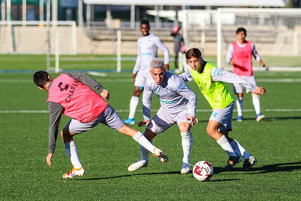 Jugadores de Santos en un entrenamiento