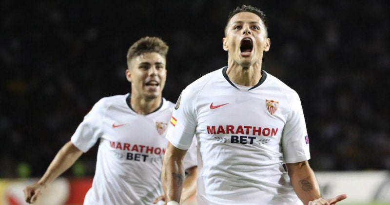 Chicharito celebrando gol