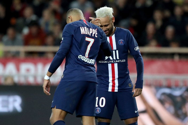 Mbappé y Neymar festejan un gol ante el Mónaco