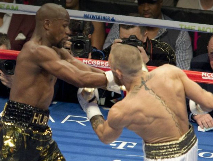 'The Notorius' en pelea ante Floyd Mayweather