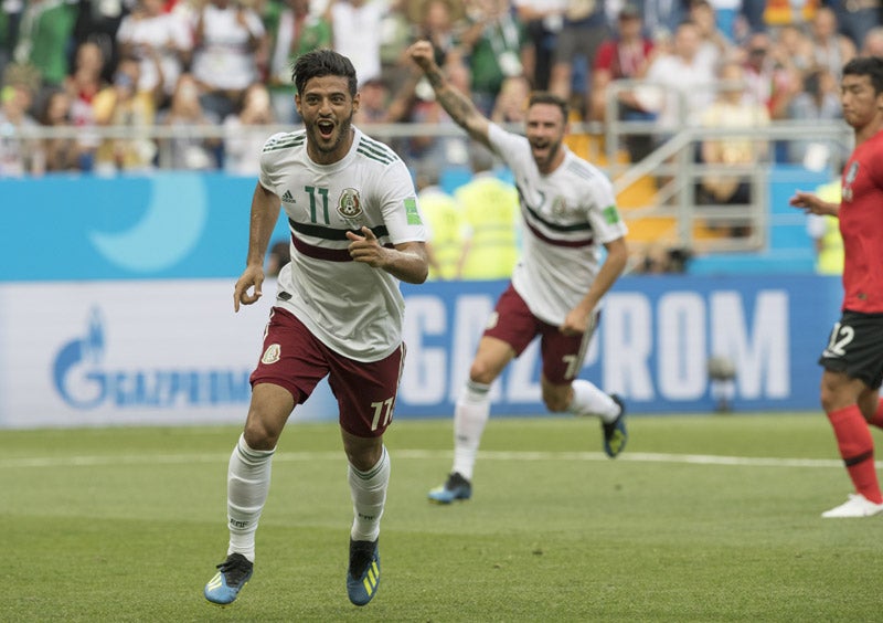 Vela festeja un gol con el Tri en Rusia 2018 