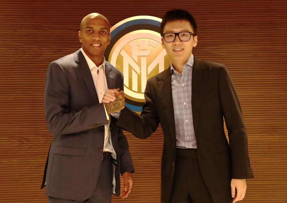 Ashley Young presentado como jugador del Inter