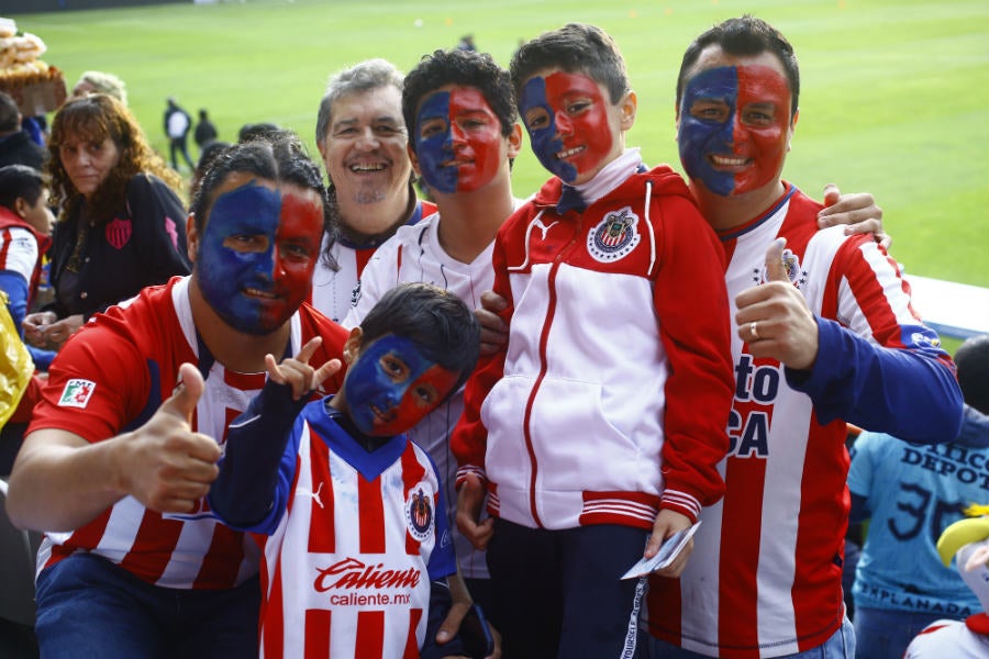 Familias rojiblancas se presentaron en el juego ante Pachuca