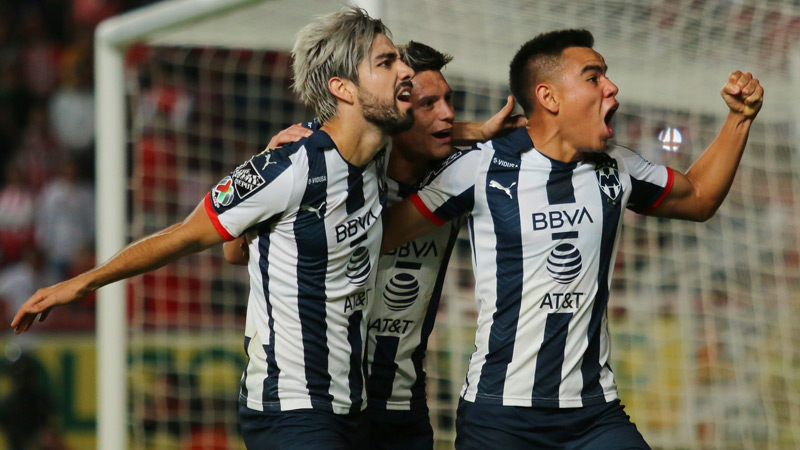 Pizarro, González y Rodríguez celebran un gol de Rayados 