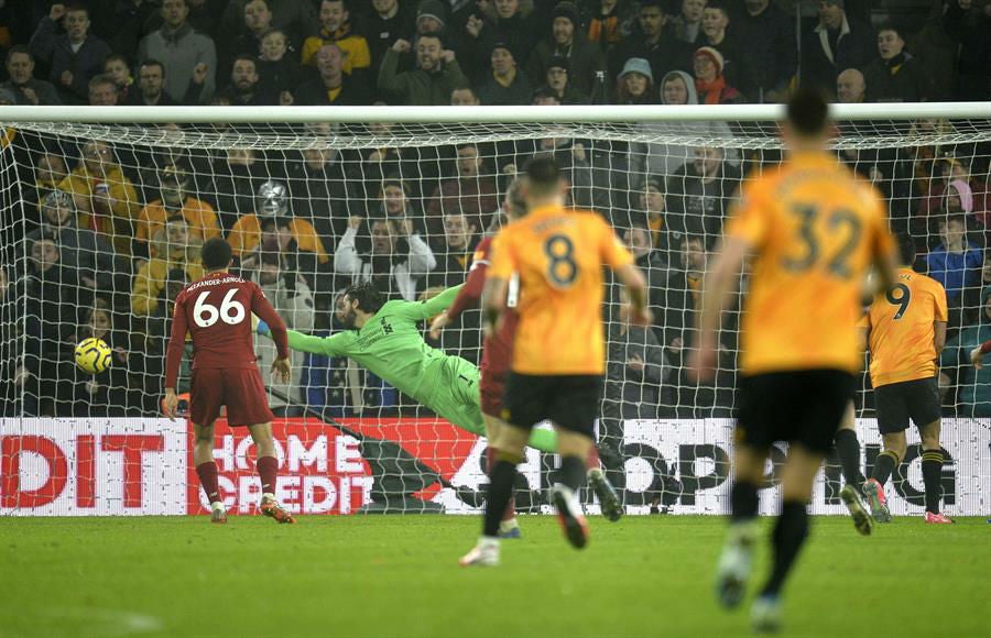 El gol que marcó Jiménez al Liverpool