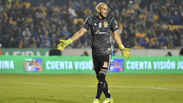 Nahuel Guzmán en partido con Tigres 