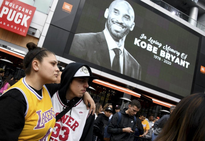 Fans lamentan muerte de Kobe Bryans