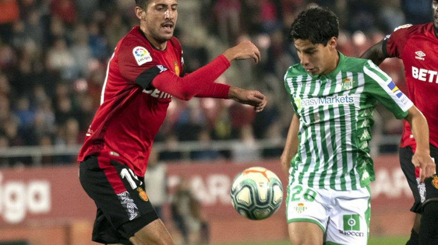 El mexicano en juego con Betis