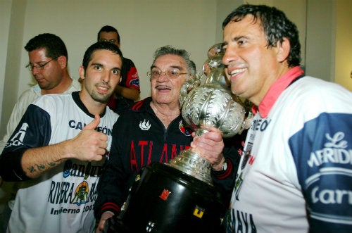 El venezolano con el trofeo de Campeón del Apertura 2007