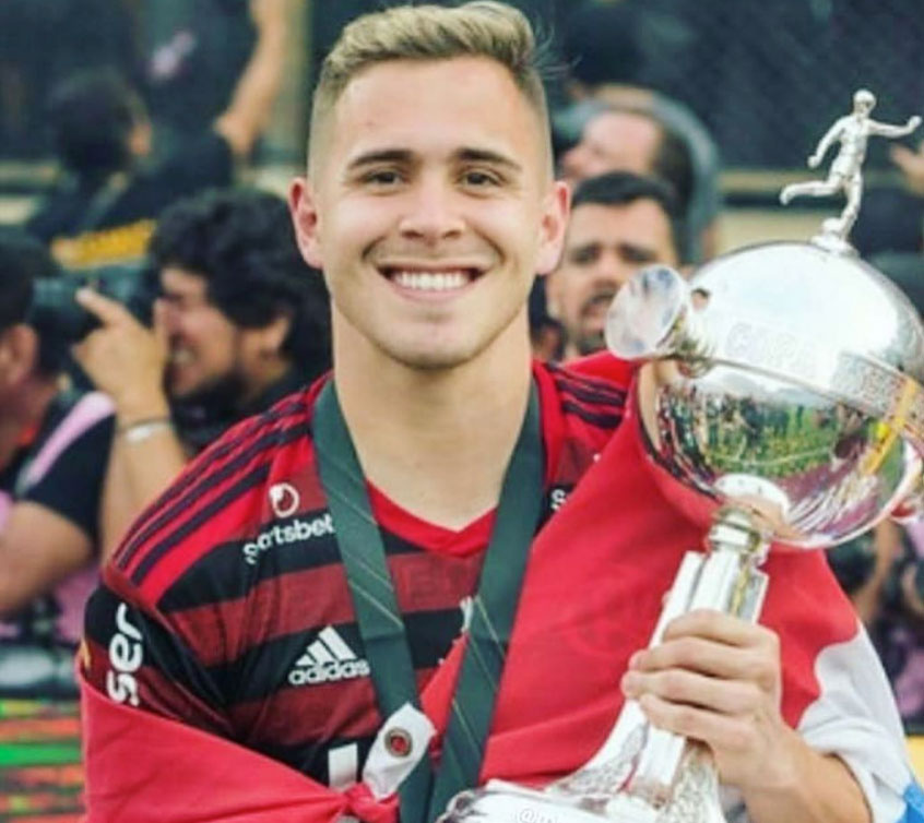 El futbolista paraguayo celebra título con el Flamengo