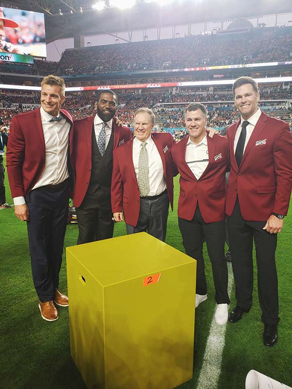 Brady, junto a otras leyendas de Patriots en el Super Bowl LIV