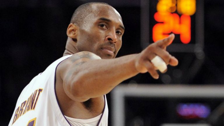 Kobe Bryant en juego con Lakers