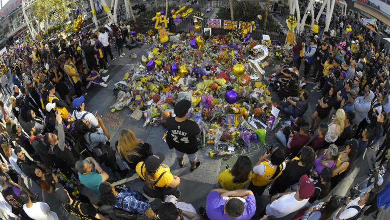 Fans de los Lakers lamentan la pérdida de su ídolo