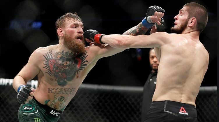 Conor McGregor y el peleador ruso en su primer combate