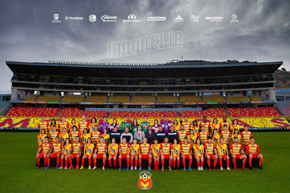 Todo el plantel del Morelia posando para la foto del Clausura 2020