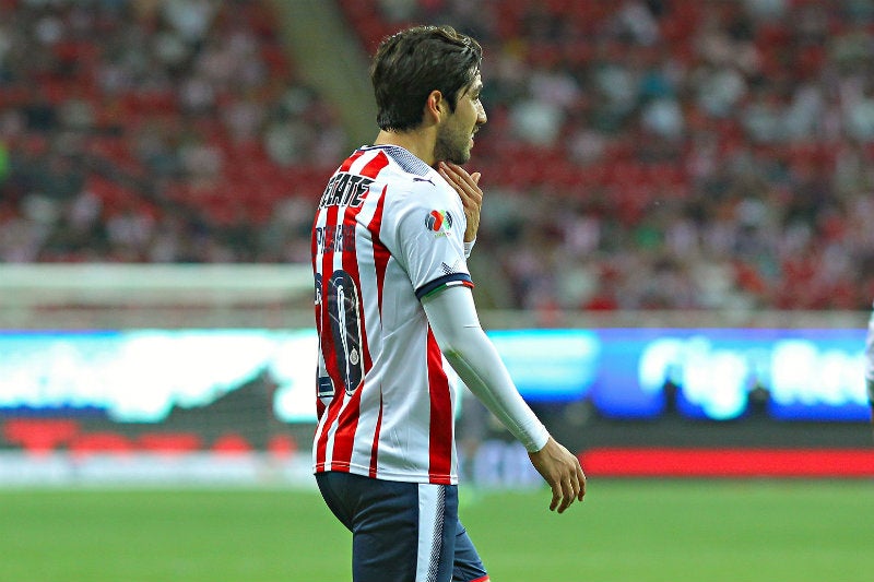 Rodolfo Pizarro jugando con Chivas