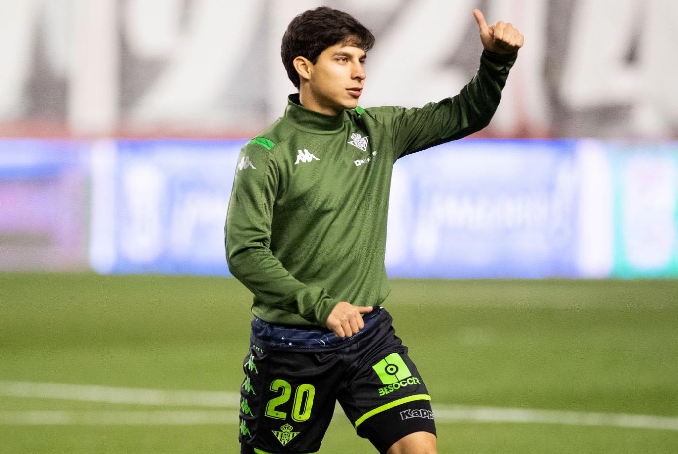 Lainez, durante un entrenamiento del conjunto bético