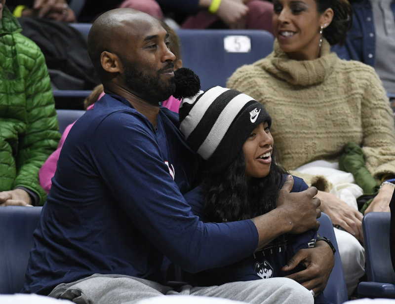 Kobe Bryant y su hija en partido