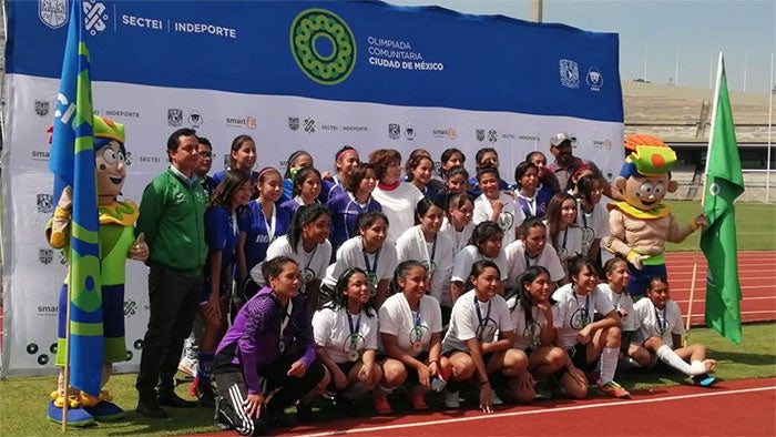 El equipo femenil, en la premiación