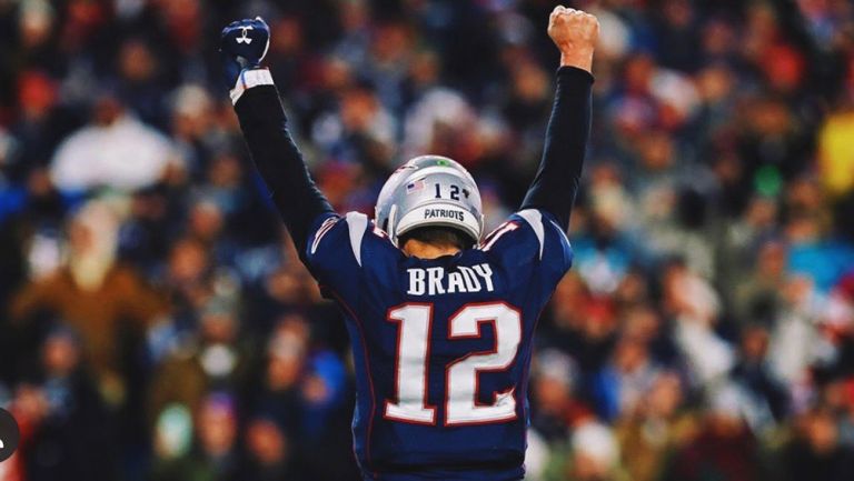 Tom Brady celebra un TD con los Patriots